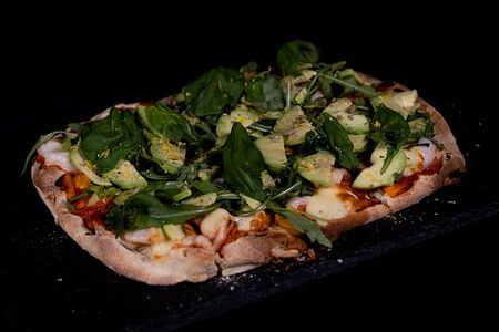 Пицца Креветки-авокадо