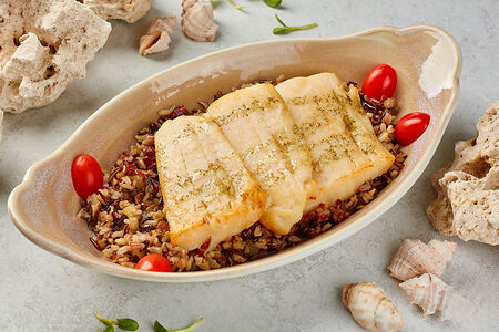 Палтус, запеченный с диким рисом