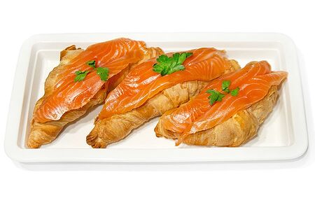 Круассан со сливочным сыром и семгой