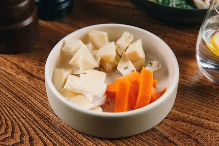 Сырная закуска к вину