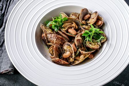 Соте Вонголе с фасолью