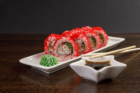 Ролл Калифорния с крабом