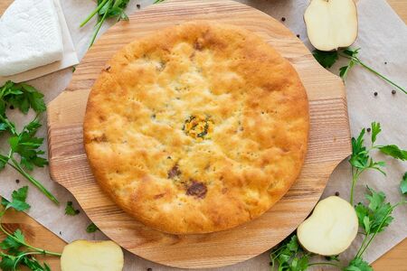 Осетинский пирог с картофелем, сыром и зеленью