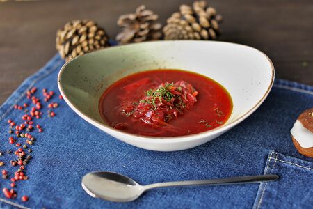 Борщ с грузинской булочкой и салом