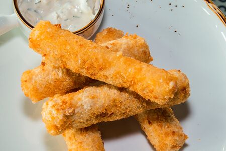 Сырные палочки с соусом тартар
