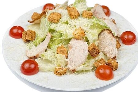 Салат Цезарь с курицей