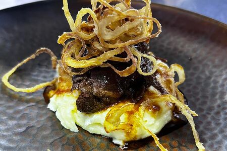 Говяжьи щечки с картофельным пюре