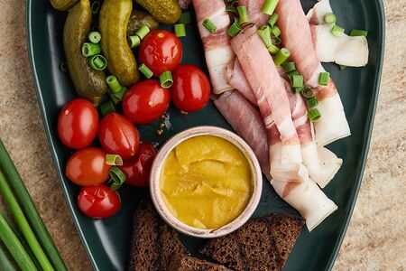 Сало собственного посола и соленья