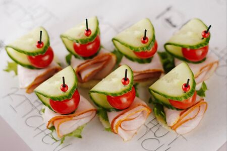 Канапе из мякоти сырокопченой корейки