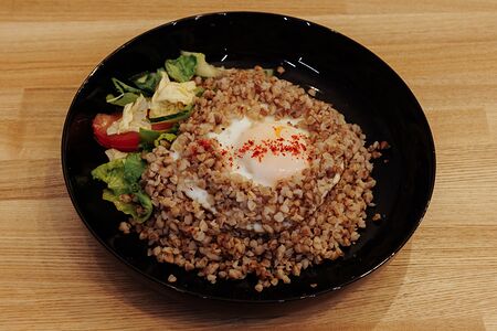 Каша гречневая рассыпчатая с яйцом и луком