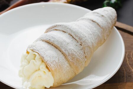 Трубочка с заварным кремом