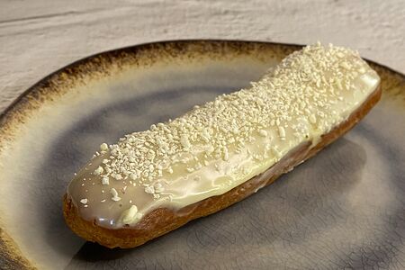 Эклер ванильный