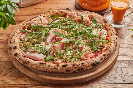 Пицца со страчателлой и мортаделлой