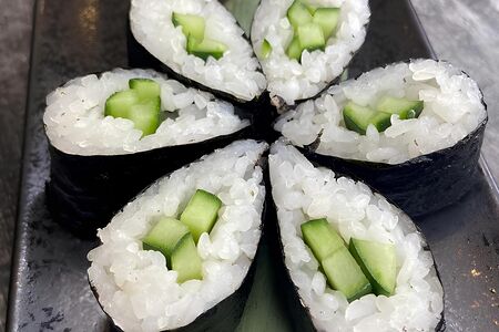 Классические роллы с огурцом