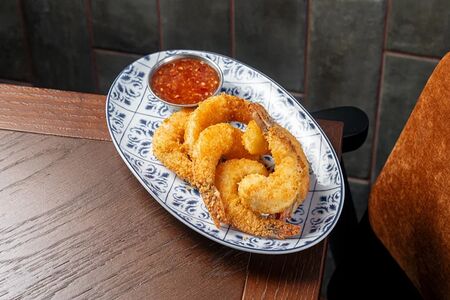 Тигровые креветки фри с имбирным соусом