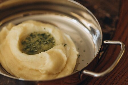 Картофельное пюре с чесночным маслом