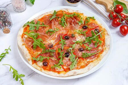 Пицца с прошутто и салями 30 см