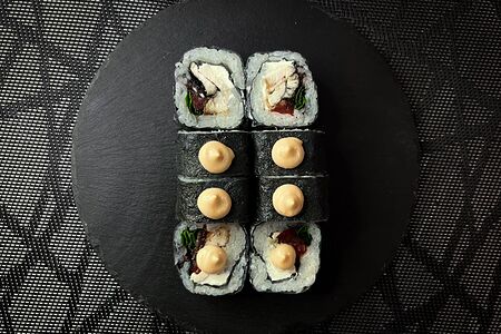 Темная лошадка