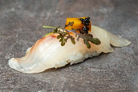 Суши с сибасом