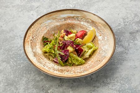 Салат с авокадо и киноа