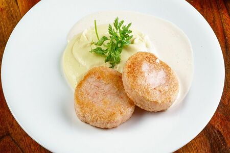 Крабовые котлеты с картофельным пюре