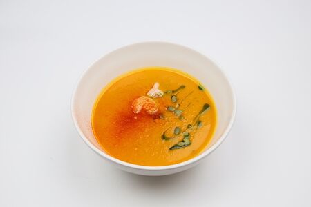 Крем-суп из тыквы и паприки с тигровыми креветками