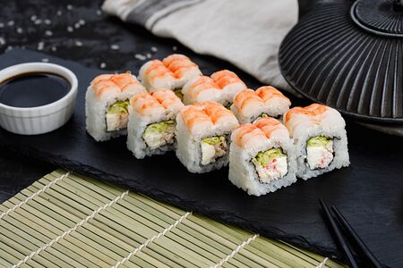 Тигровая креветка и краб