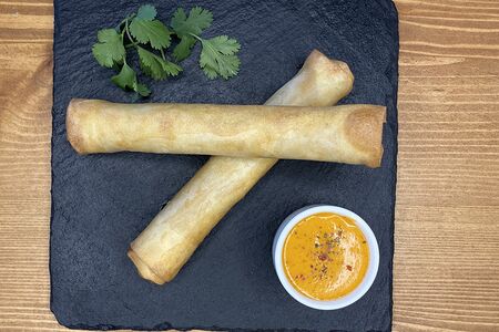 Харумаки с лососем и кальмаром