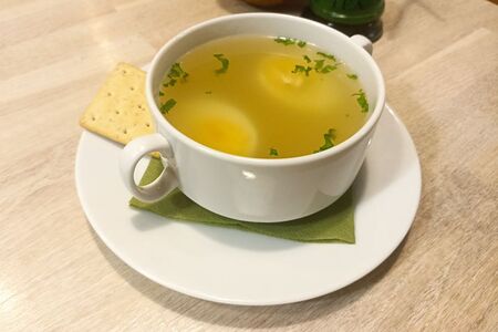 Бульон куриный с яйцом