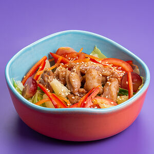 Азиатский салат с курицей терияки