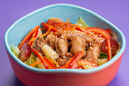 Азиатский салат с курицей терияки