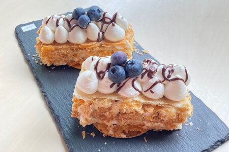 Мильфей с черникой