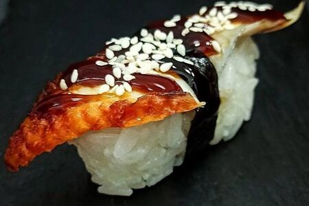 Суши с угрем