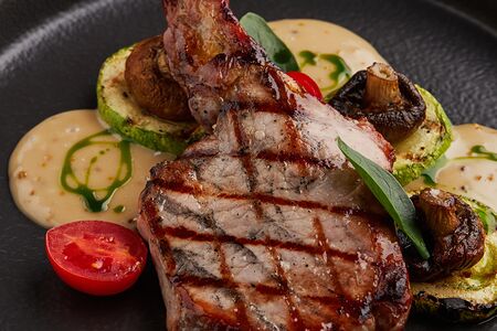 Корейка свиная на кости