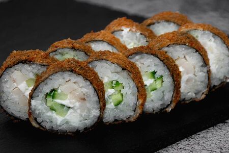 Ролл темпура с окунем