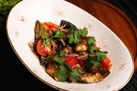 Салат с баклажанами и уткой конфи