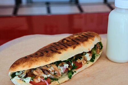 Донар в лепешке c курицей