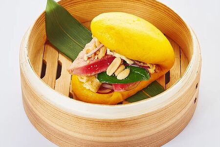 Бао с тунцом татаки