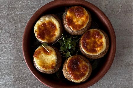 Грибы запеченные с сулугуни