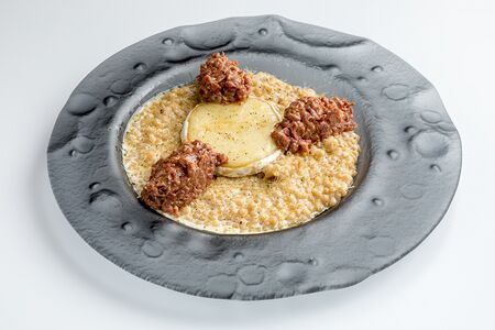 Птитим с бри и говяжьим тартаром