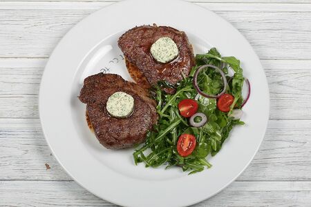 Медальоны из телятины