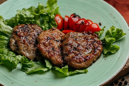 Медальоны из свинины