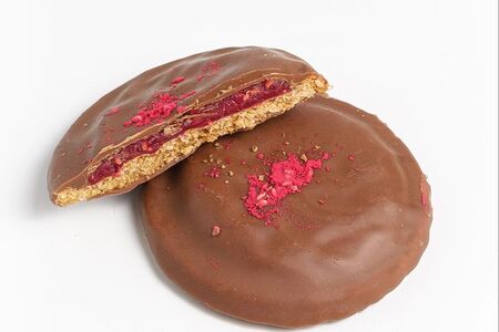 Овсяное печенье с малиновым джемом