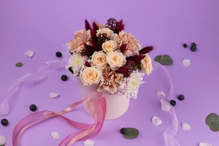 Букет Кустовые розы в шляпной коробке