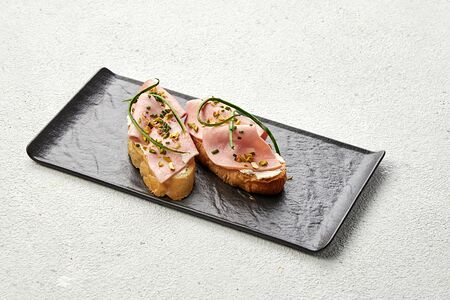 Брускетты с мортаделлой
