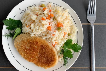 Котлета рыбная с гарниром на выбор