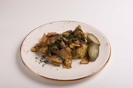 Картофель жареный с грибами