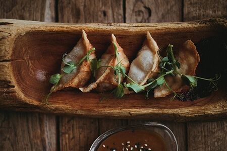 Гёдза с осьминогом и манго соусом