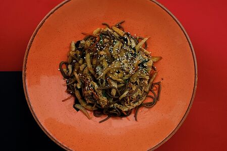 Соба с курицей и овощами