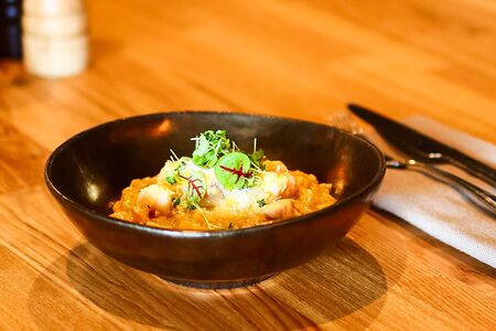 Морепродукты с соусом биск